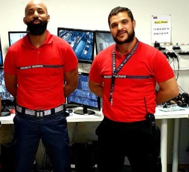 2 agents SEYf sécurité devant écran de control SSIAP