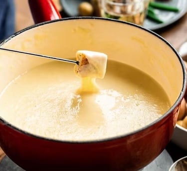 Fondu au vieux comté : notre spécialité à La Petite Échelle. Un délice à découvrir.