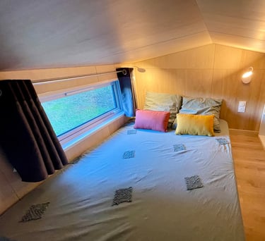 Chambre 1 Tiny-House avec vue sur rocher de Saignon