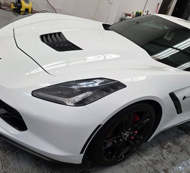 a white corvette corvette zr1 Pulido con sellador cerámico