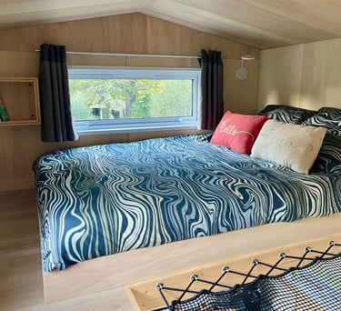 Chambre 2 avec son filet de détente pour enfants et parents