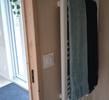 Chauffe-serviettes, salle de bain La Tiny du Rocher de Saignon