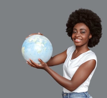 Mujer sosteniendo a un globo