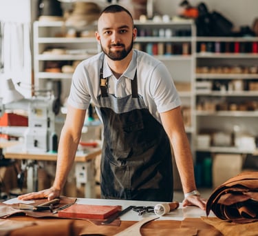 Empresario de confeccion de telas feliz