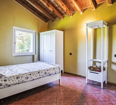 ampia camera da letto vista giardino