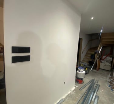 Gładka zabudowa z płyt gipsowo-kartonowych, wykończenia trójmiasto