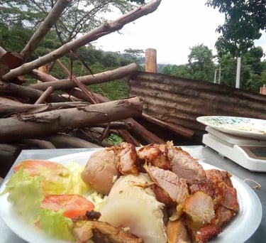 Carne a La llanera,, con papa, yuca y ensalada Restaurante Bellaaroma Cajamarca Tolima
