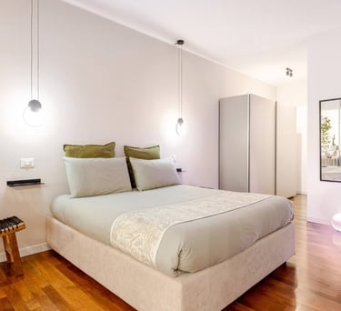 Camera da letto con guardaroba casa vacanza a Pesaro