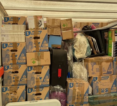 Meubles fixés dans une camionnette