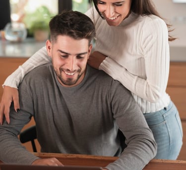 pareja estudiando