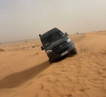Offroad Reise durch die Wüste Marokkos mit Allrad Van