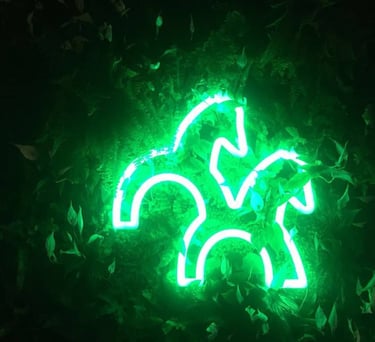 Letrero luminoso mecanizado en CNC