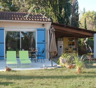 Room, garden, summer kitchen