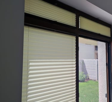 Jaluzele plisate cu montaj pe tamplarie pvc