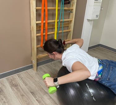 Un ballon pour renforcer le tronc, l'équilibre et la coordination.