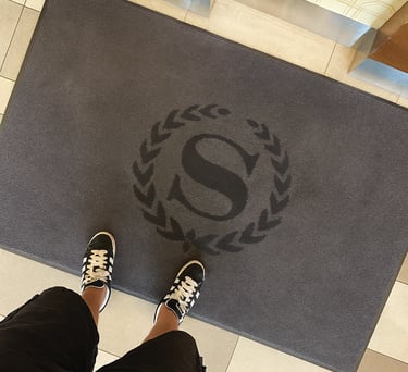 Felpudo Captor Jet con logo Sheraton para un hotel