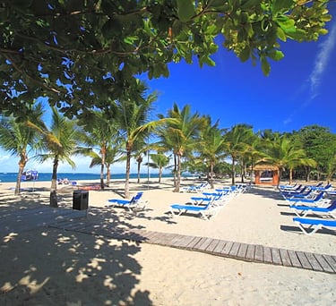 Viva  Heavens By Wyndham beach area