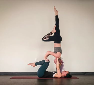 Personal Trainer Munich (Rahil) showing acrobatics