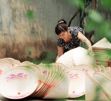 hands-on experience making conical hats in Chuong