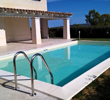 Villa con piscina - SardiniaGateway.it 