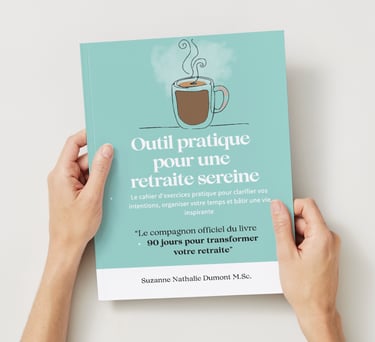 Couverture du cahier d'exercice tenu par une personne 