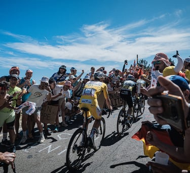 Photo du maillot jaune Tadej Pogacar, Mont-Ventoux 2025