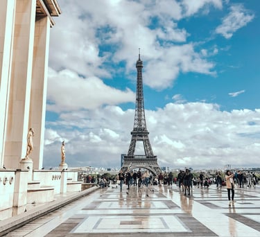 Vista de torre Eiffel desde plaza Trocadero