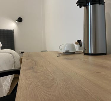 Habitación con iluminación cálida en hotel hospedaje en Huayllay Cerro de Pasco