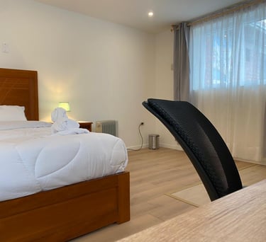 Habitación con vista al patio y luz natural en hospedaje condor palace en Huayllay pasco