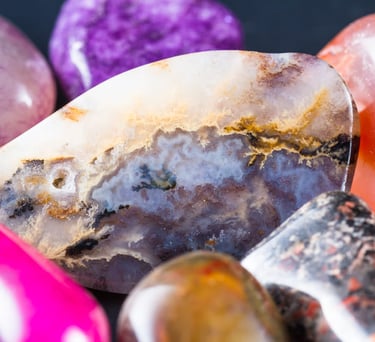 Piedras preciosas de diferentes tamaños