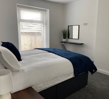 master bedroom king sized bed