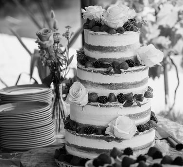 bruidstaart met aardbeien en lagen