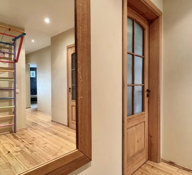 4 kambarių buto koridorius - NT brokeris Andrius Velykis