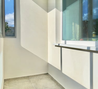 4 kambarių buto balkonas Šarkuvos g. Kaune -  NT brokeris Andrius Velykis