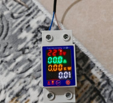 Şık tasarıma sahip akıllı gerilim koruma rölemiz Keçiören Elektrikçinizde