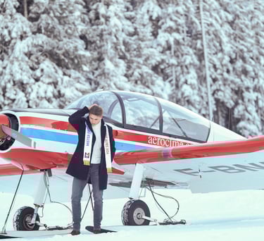 Photo portrait homme avec un avion