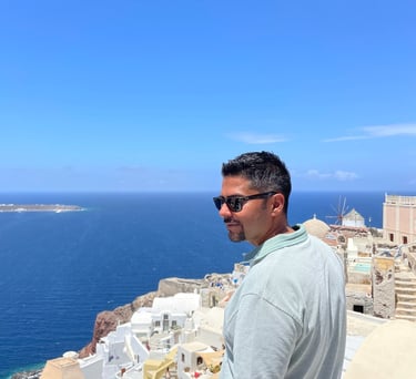 picture of Suraj overlooking the sea