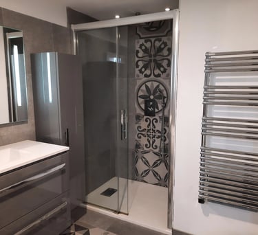 Salle de bain remise à neuf avec douche