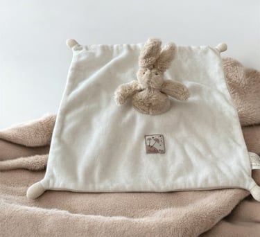 doudou plat lapin moulin roty  beige et blanc