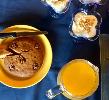 Petit déjeuner, Chambre d'hôte, Plazac, Périgord, Dordogne, France.