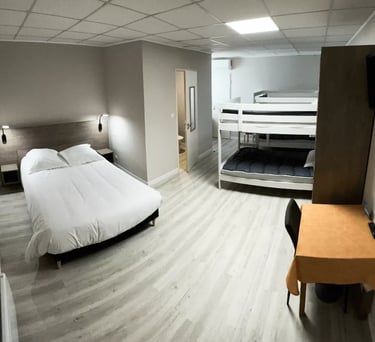 Chambre familiale 6 personnes, spacieuse pour groupe hôtel à Beaumont-en-Véron proche Chinon