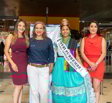 mujeres en expo celebración