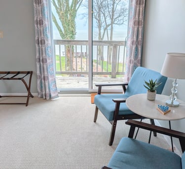 South Cliff Inn's The Study lake view room - seating and balcony