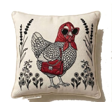 Cojin gallina  con lentes medida 45x45 bordado a mano