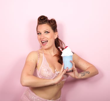 Pin up années 50 milkshake et lingerie.