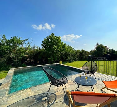 piscine privative et jacuzzi privatif de la love room