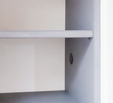 Bibliothèque Shelfi – Vaucresson – Valchromat gris – design chaleureux et fonctionnel