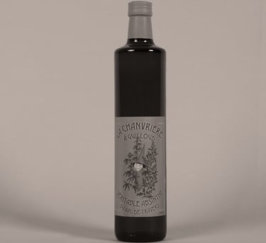 Bouteille d'absinthe La chanvriere qui mélange chanvre et absinthe produite par Guilloud