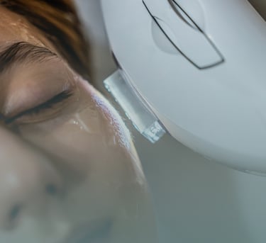 persona junto a maquinaria médica para hidratar