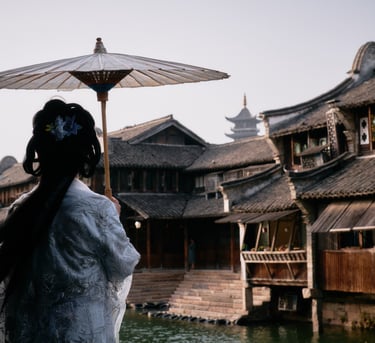 Femme en habit traditionnel chinoise à Wuzhen en Chine